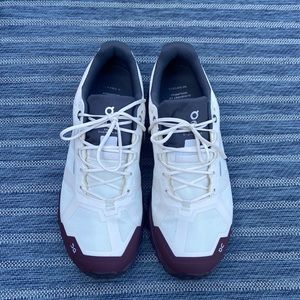OnCloud sneakers - worn once! Size 41